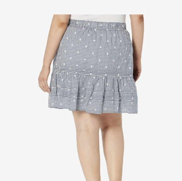 Madewell Embroidered Tiered Pull-On Mini Skirt. Plus 1x - Picture 2 of 10